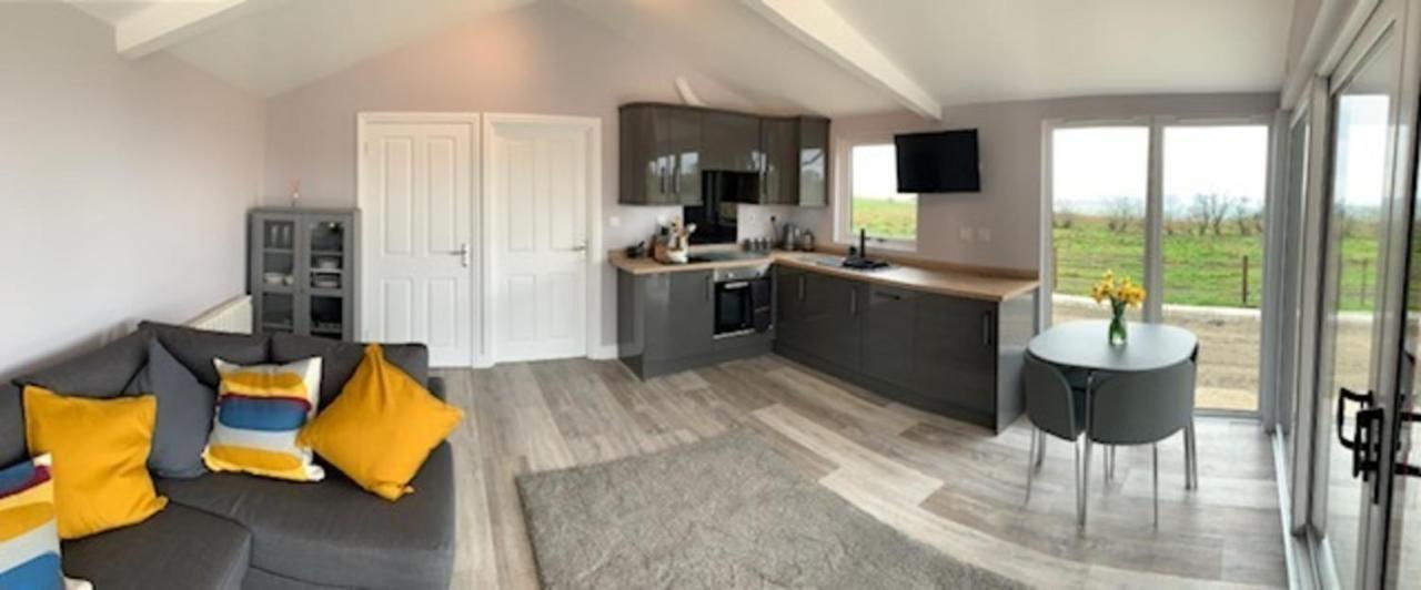 Deerfin Rentals Private Chalet With Hot Tub Ballymena Eksteriør billede
