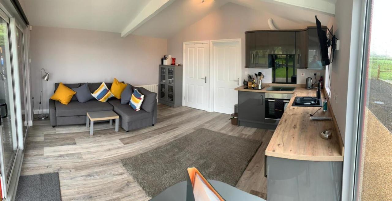 Deerfin Rentals Private Chalet With Hot Tub Ballymena Eksteriør billede