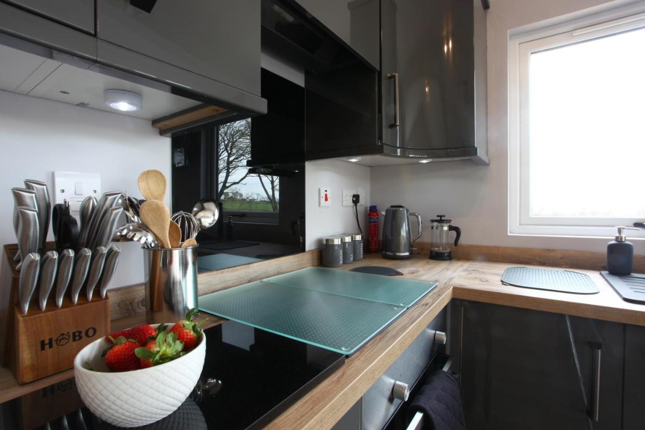 Deerfin Rentals Private Chalet With Hot Tub Ballymena Eksteriør billede