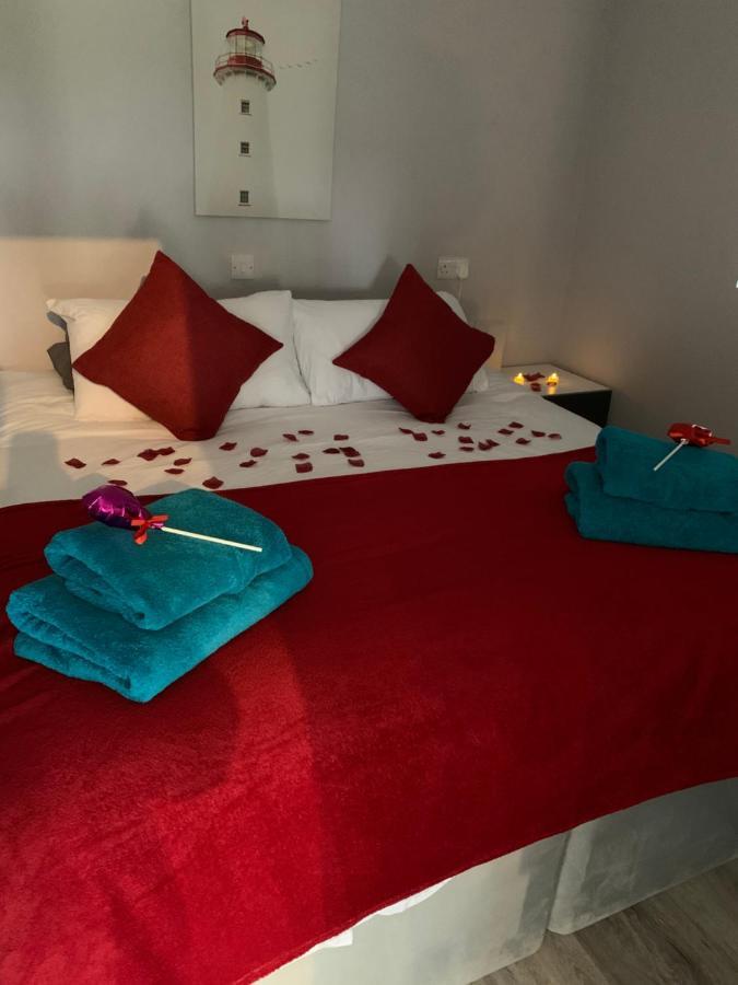 Deerfin Rentals Private Chalet With Hot Tub Ballymena Eksteriør billede