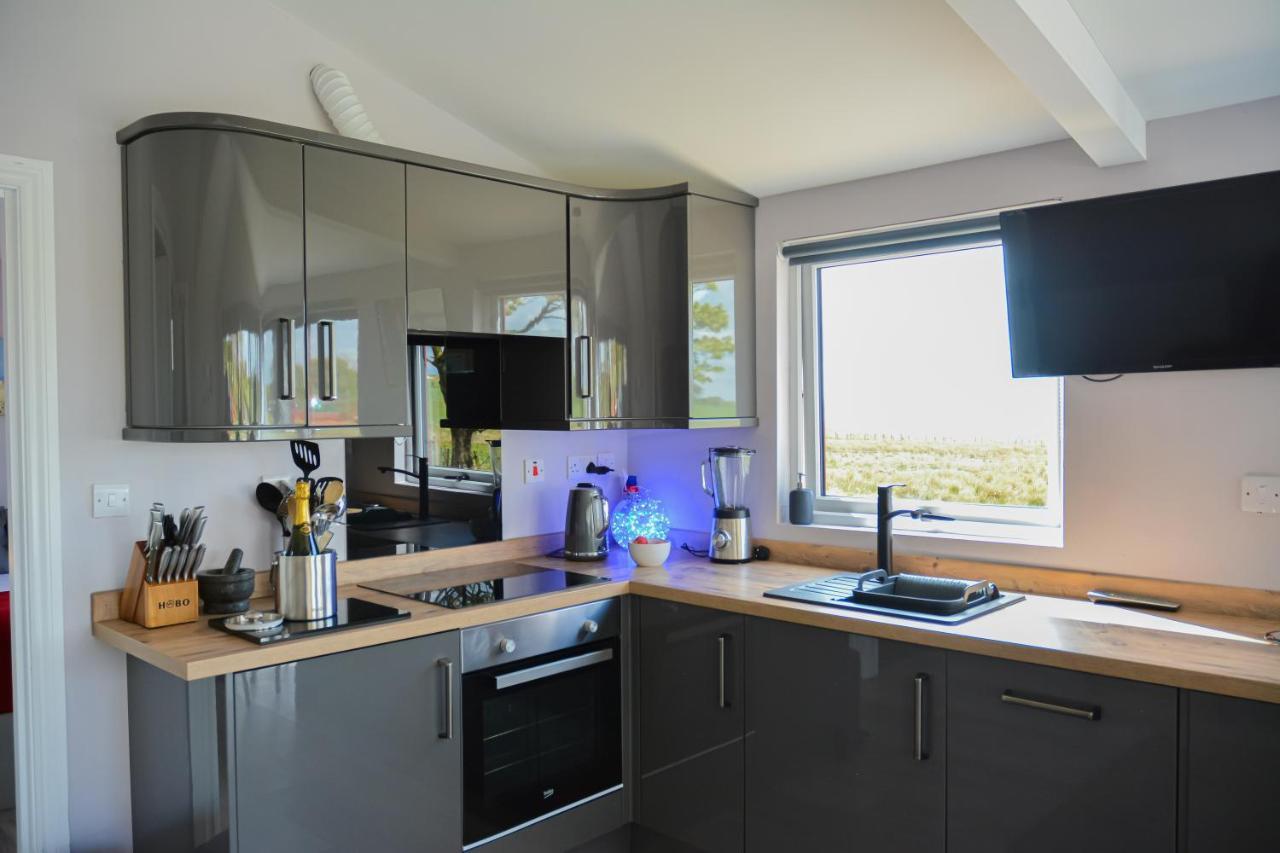 Deerfin Rentals Private Chalet With Hot Tub Ballymena Eksteriør billede