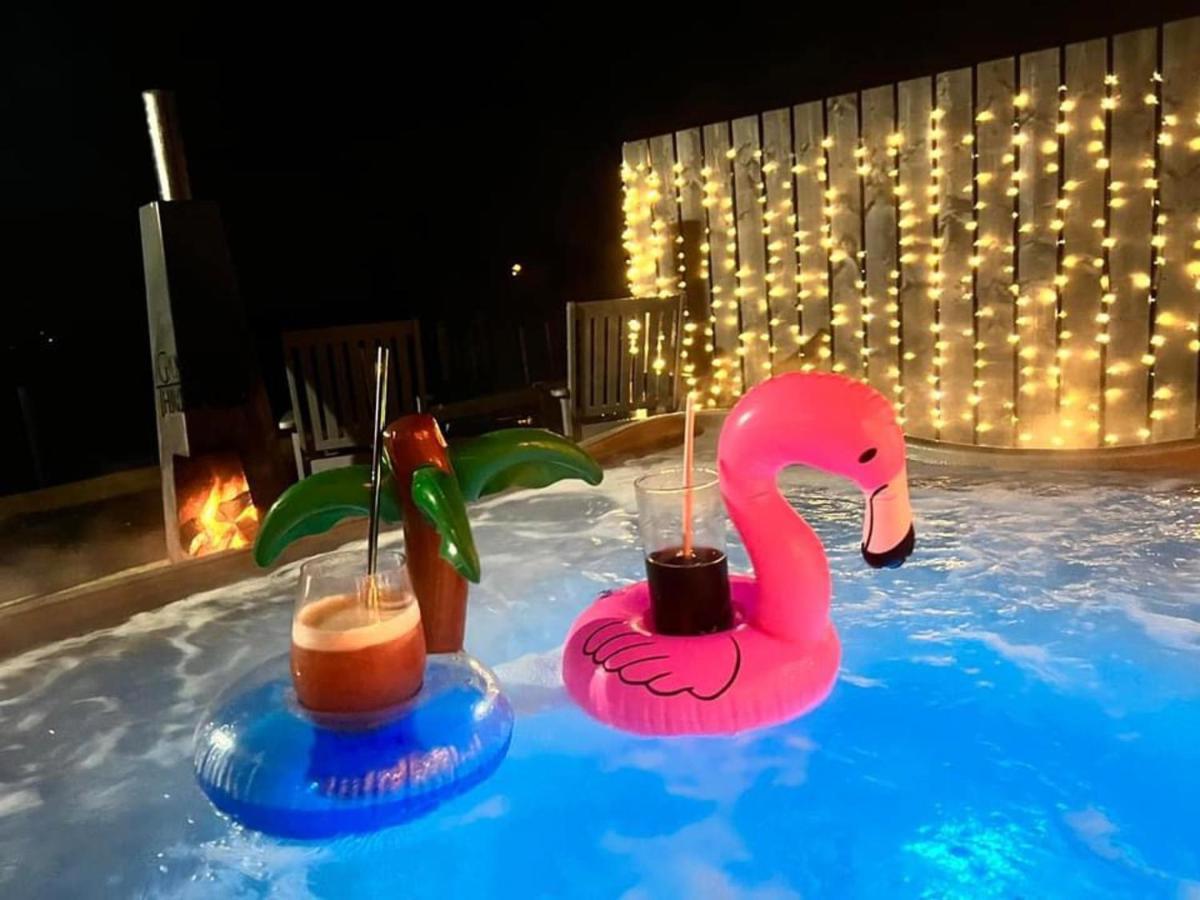 Deerfin Rentals Private Chalet With Hot Tub Ballymena Eksteriør billede