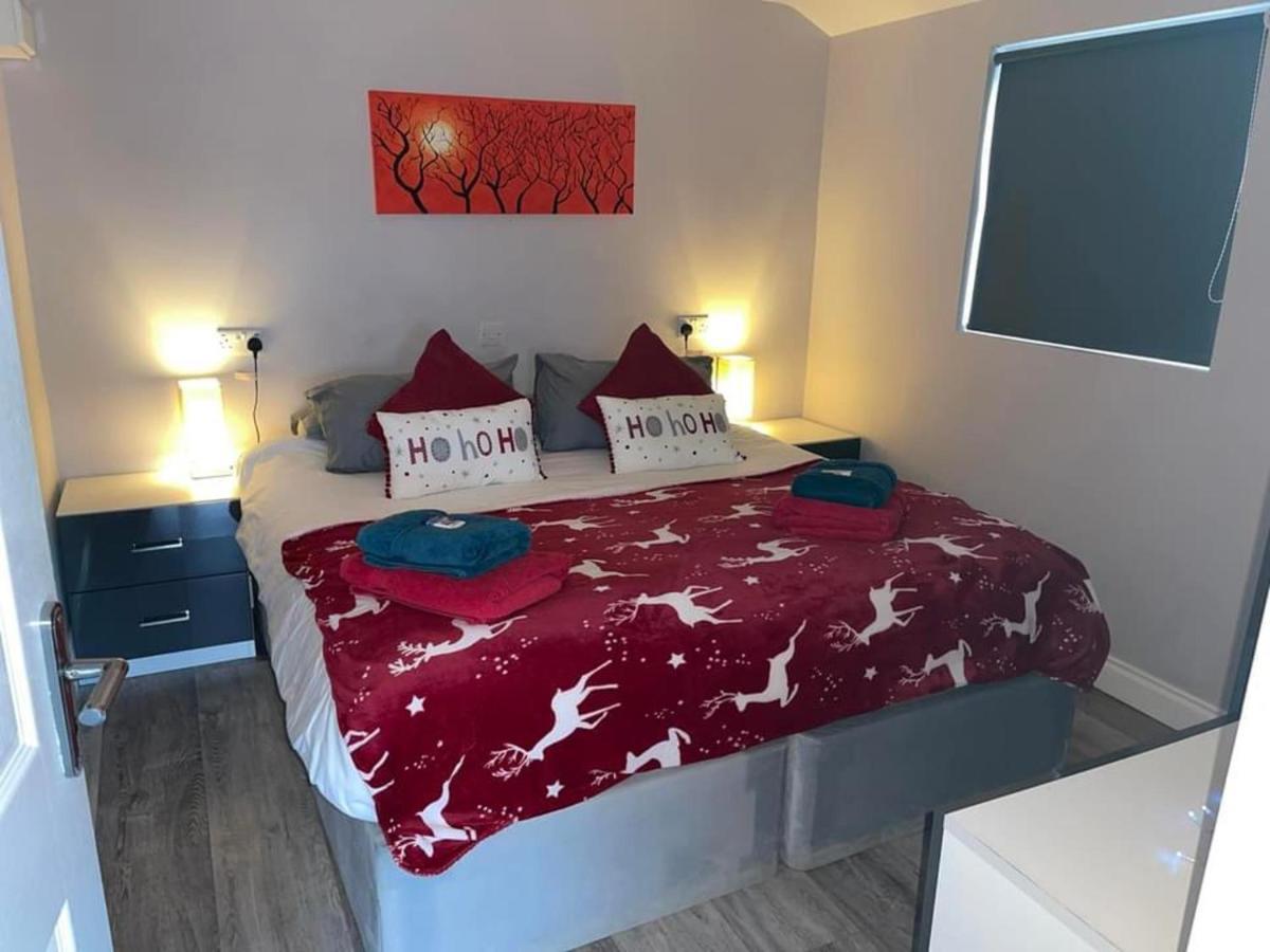 Deerfin Rentals Private Chalet With Hot Tub Ballymena Eksteriør billede