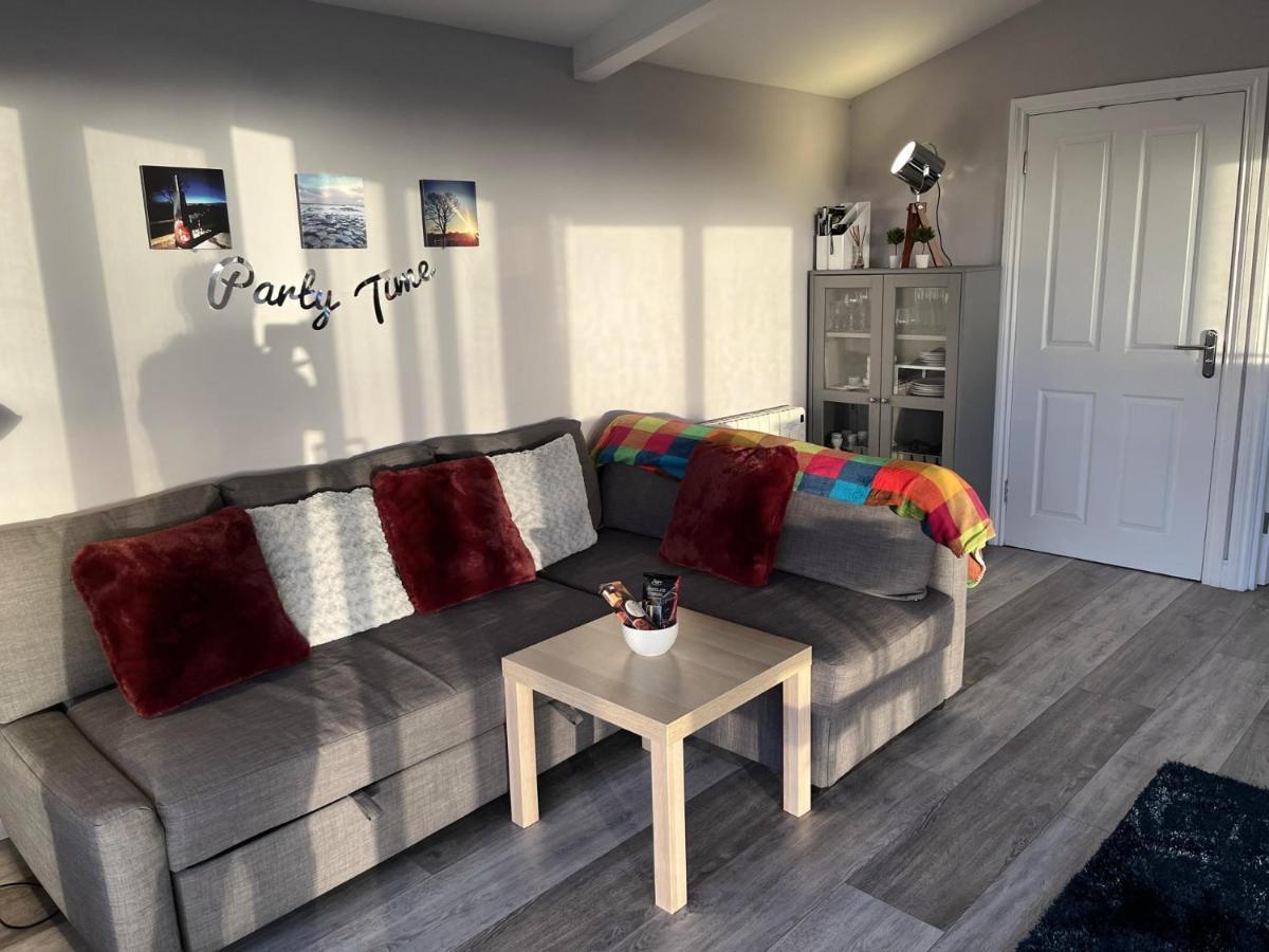 Deerfin Rentals Private Chalet With Hot Tub Ballymena Eksteriør billede